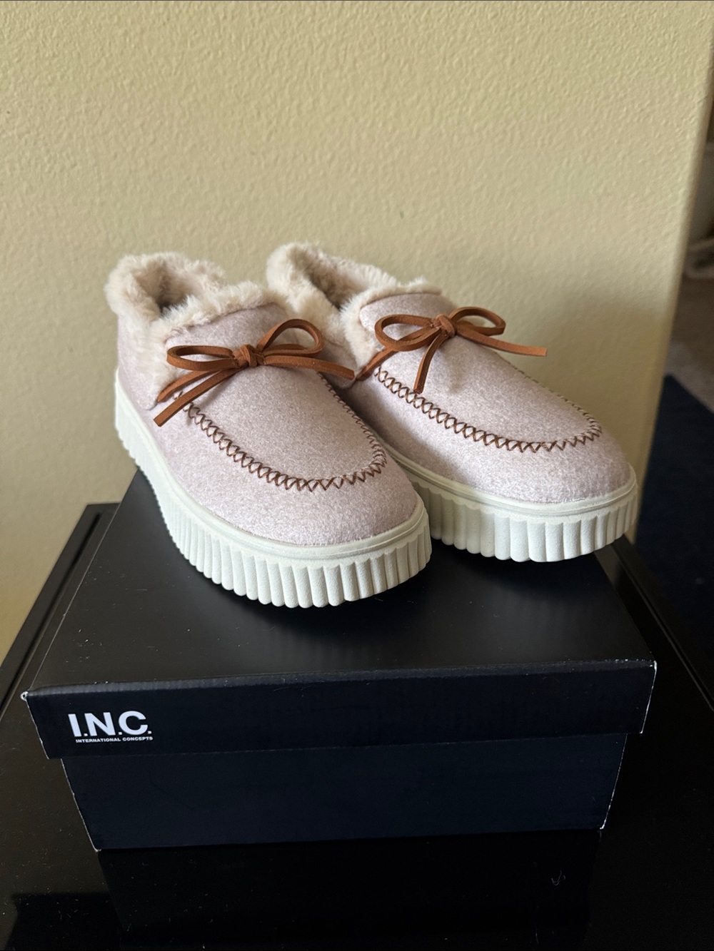 Brand new Skechers Blush Faux-Fur Platform Slip-Ons with Brown Bow